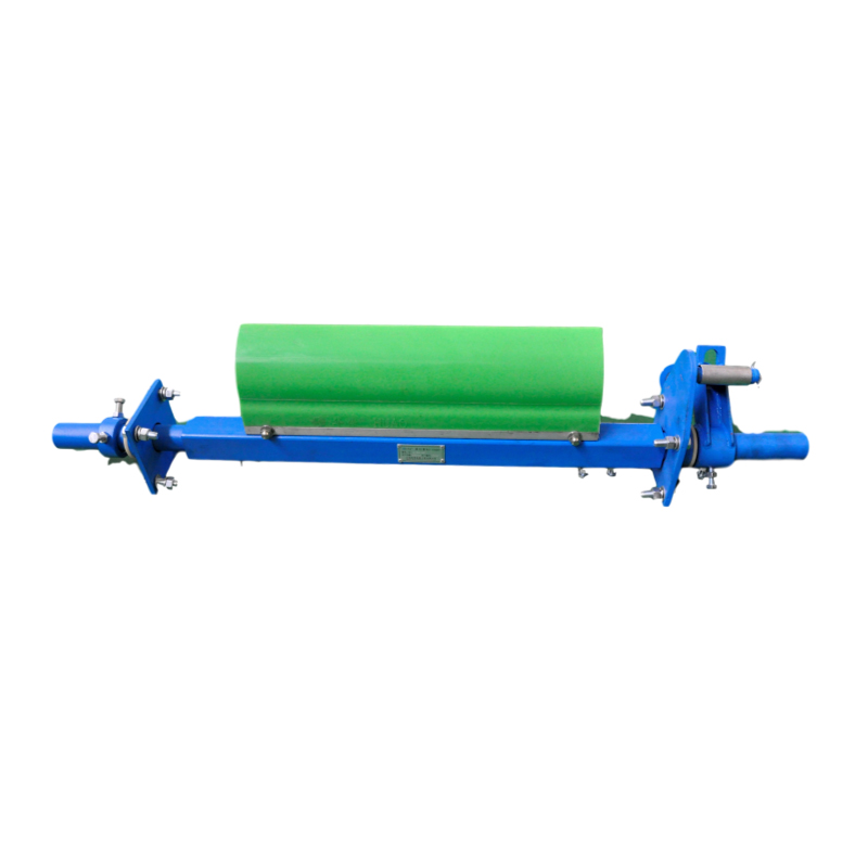 Primary conveyor belt cleaner